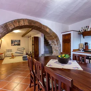 Esclusiva Dimora Storica: Medieval Heart Retreat Apartment